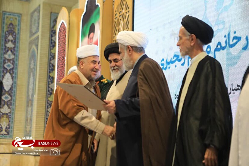 فیلم| بازتاب آیین تکریم فعالان مساجد کشور در رسانه ملی