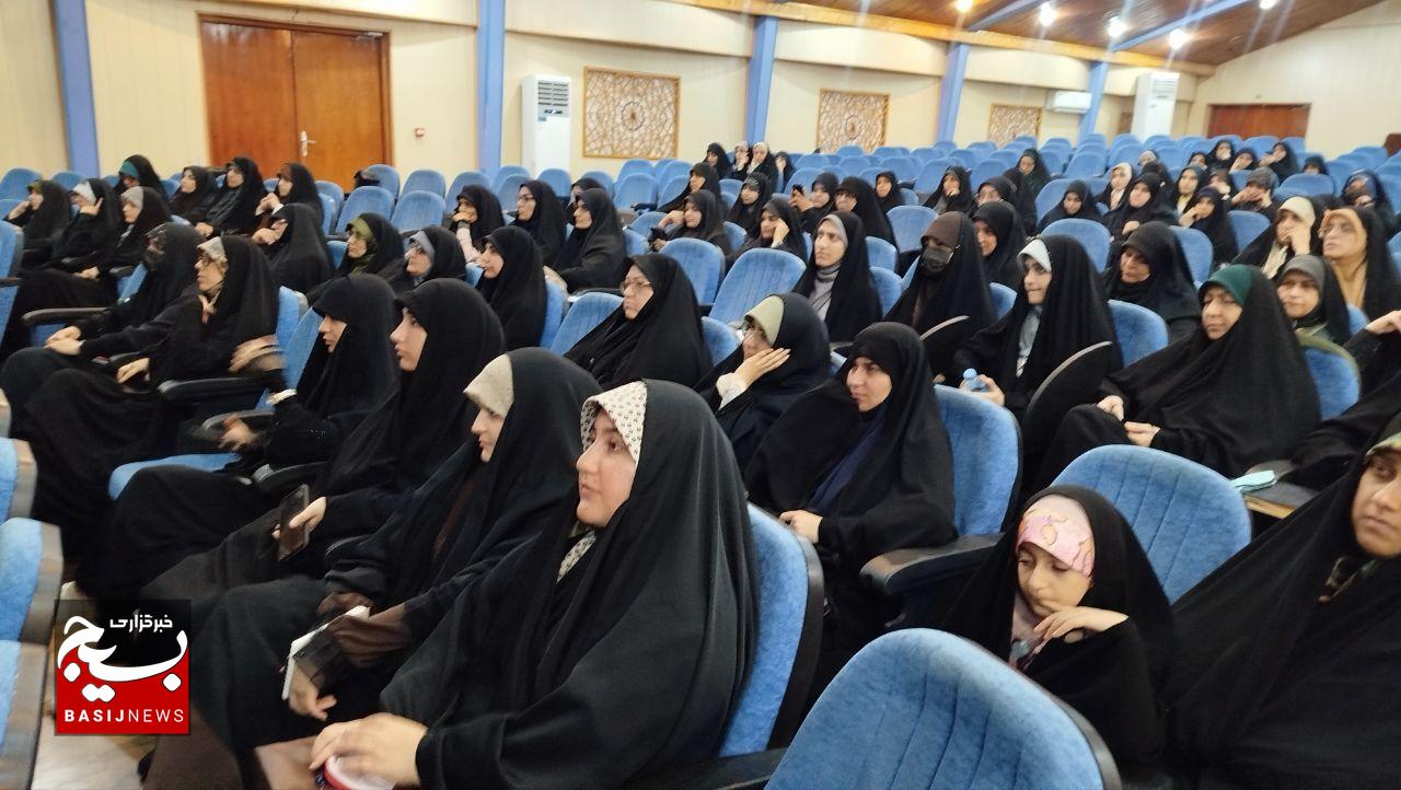 سفیران مهربانی با زبان نرم، نیت خدمت و روی گشاده امر به معروف را انجام دهند.