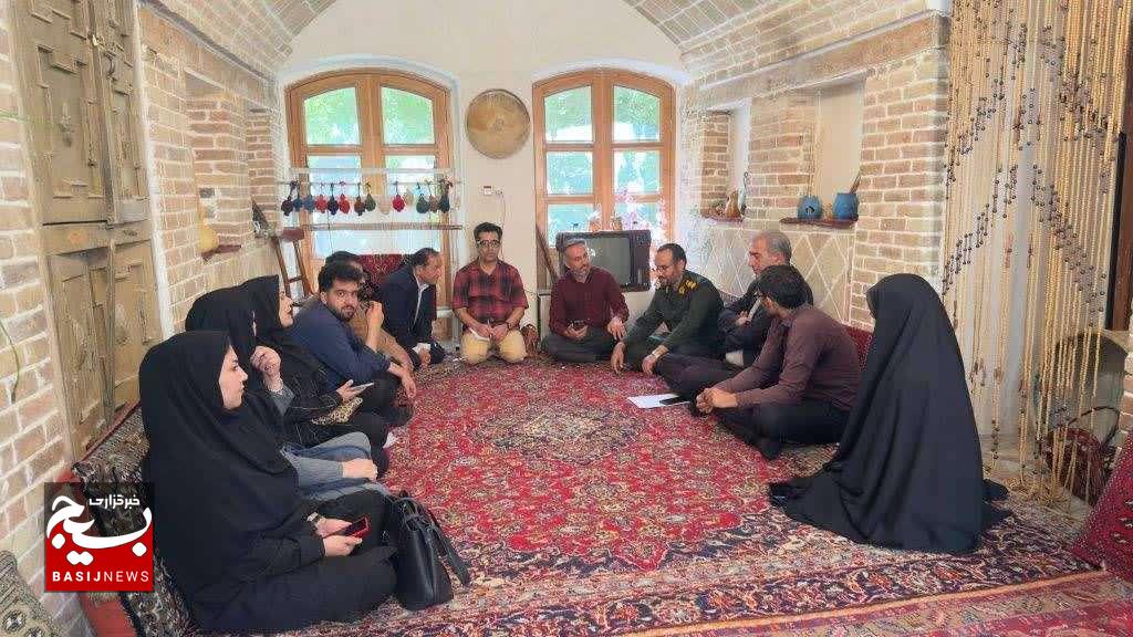 رسانه در جنگ روایت‌ها، تبیین‌گر واقعیت برای نسل جوان باشد