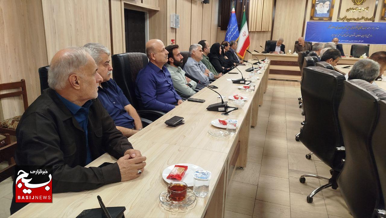 دولت باید از تصدی‌گری اقتصادی بکاهد