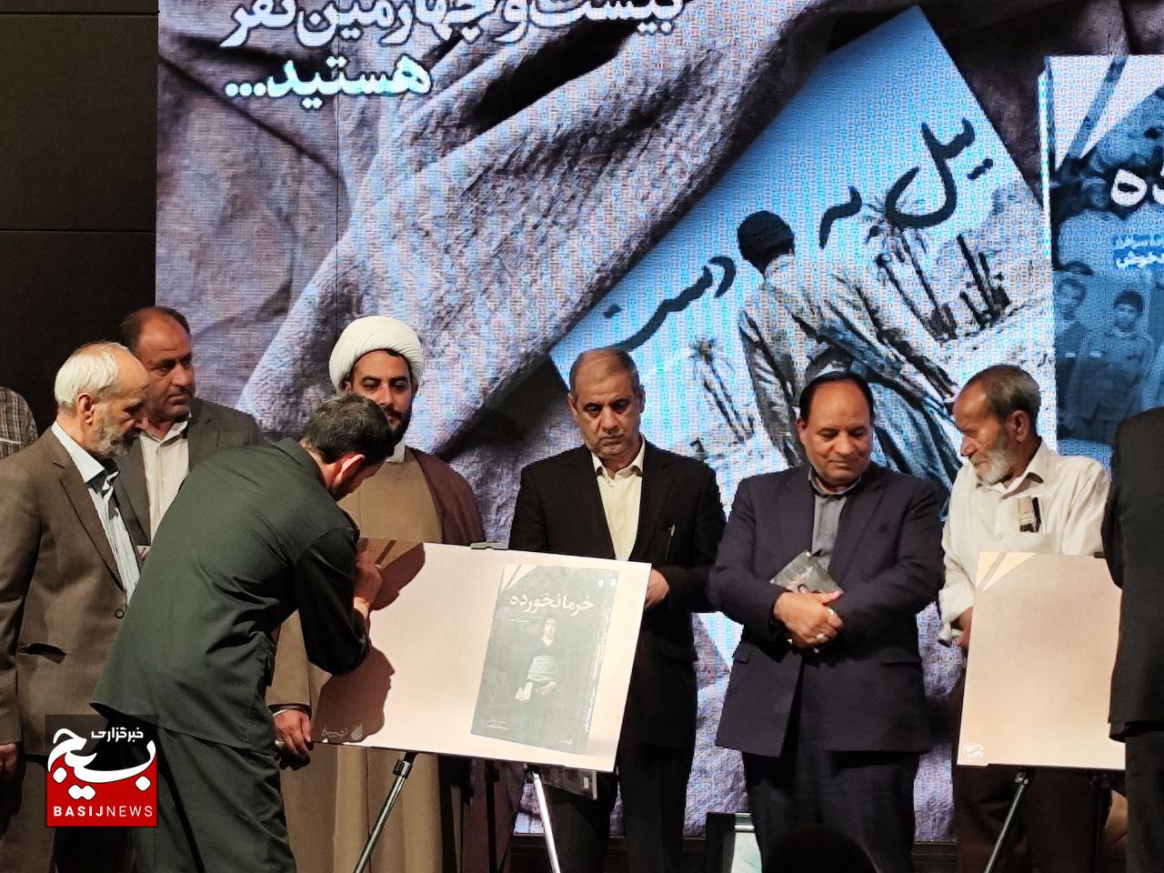 رونمایی از دو اثر فاخر هنری و دفاع مقدس در تالار فرهنگ‌وهنر کرمان