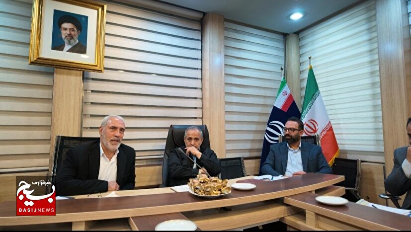 نشست هم‌اندیشی دکتر داود طارمی فرمانده مرکز بسیج وزارت نفت با فرمانده حوزه و  پایگاه‌های تابعه شرکت ملی نفت ایران