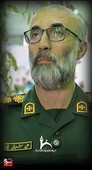 گفت‌وگوی فرمانده ناحیه مقاومت بسیج امام حسین(ع)، پس از بازدید از نمایشگاه شهر وقف