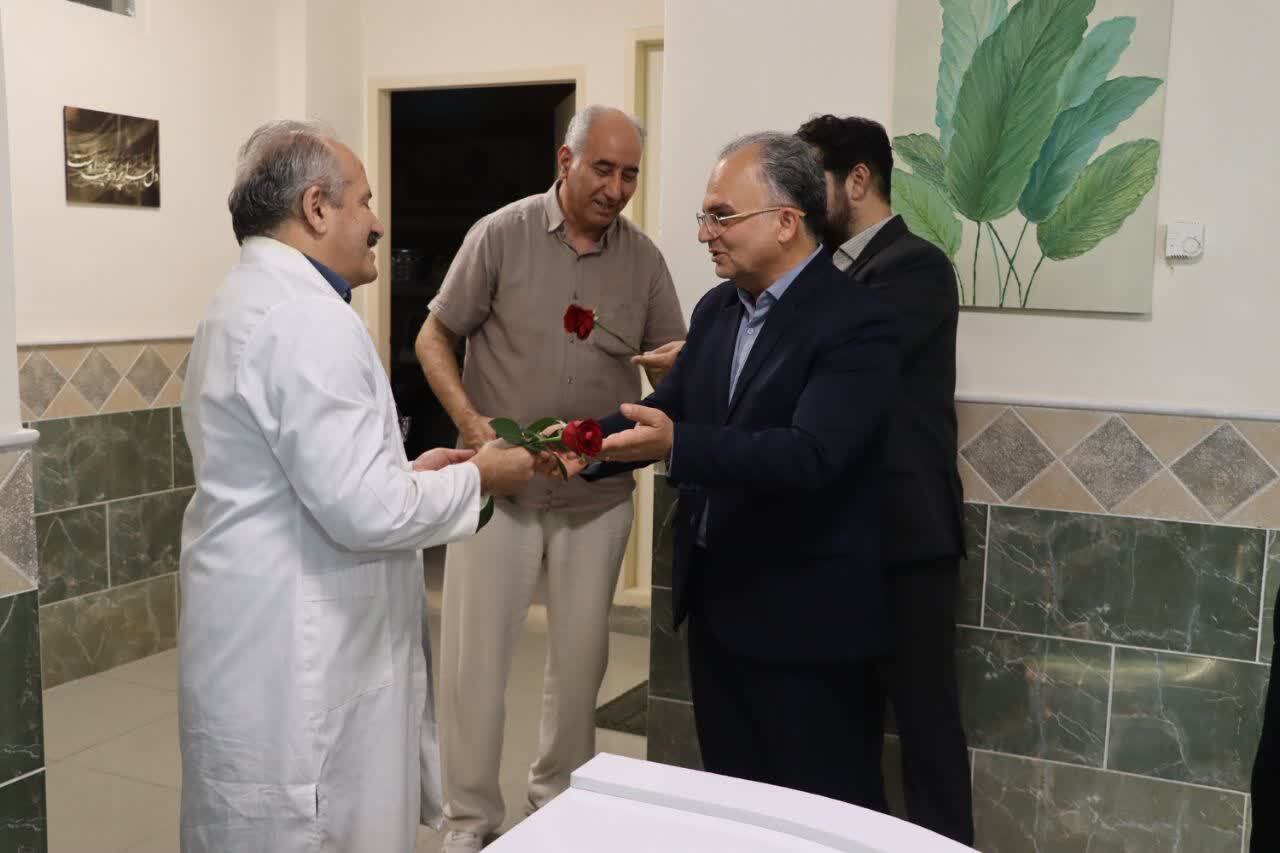 حضور فرماندار سمنان در میان پزشکان شهرستان به مناسبت روز پزشک