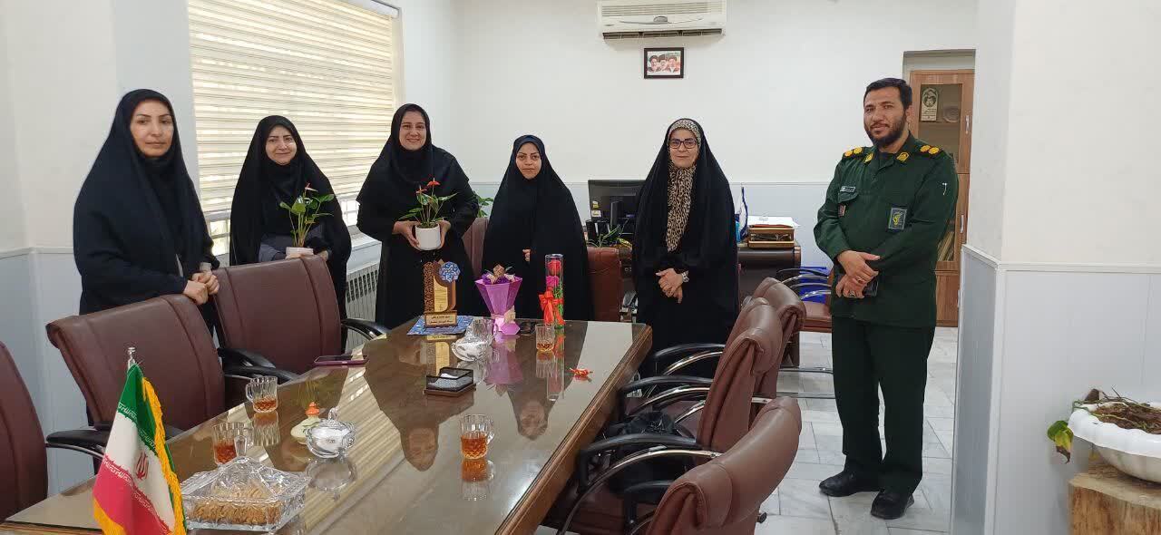حضور مسئولان بسیج شهرستان سمنان در مرکز بهداشت به مناسبت روز پزشک