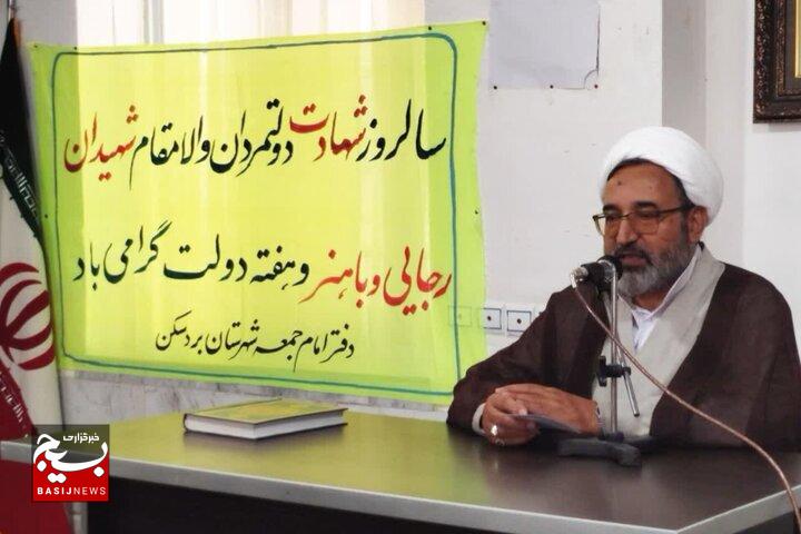 امام جمعه بردسکن: دستاوردهای نظام در هفته دولت برای مردم بازگو شود