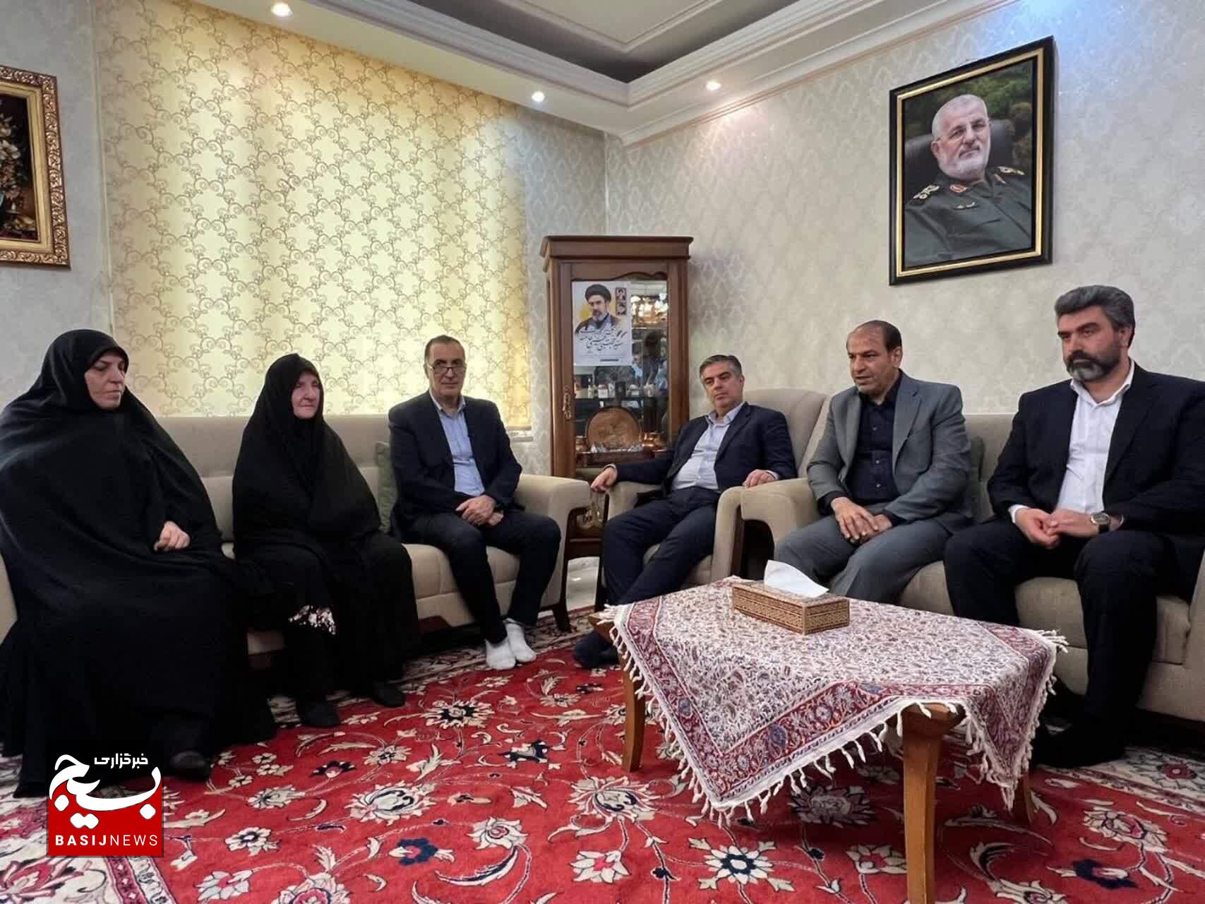 دیدار معاون رئیسجمهور و استاندار مرکزی با خانواده شهید سپهبد محمد پاکپور دیدار معاون رئیسجمهور و استاندار مرکزی با خانواده شهید سپهبد محمد پاکپور