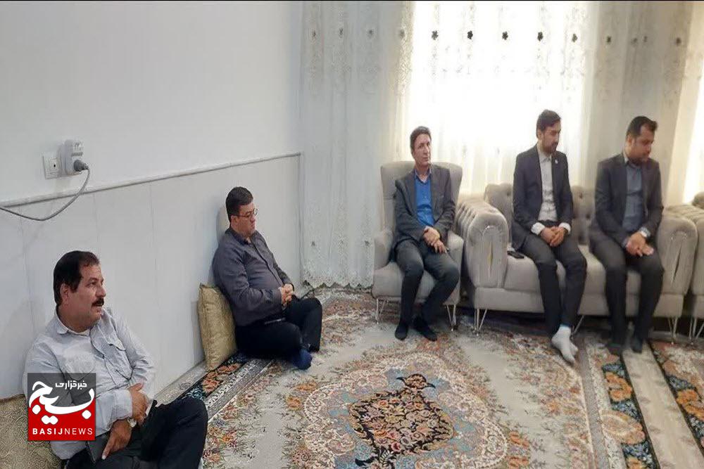 دیدار فرماندار کبودراهنگ با خانواده شهید والامقام احمد یادگاری در نخستین روز هفته دولت+تصاویر