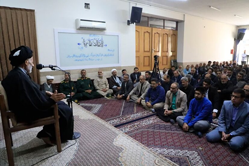 دیدار فرماندهان و مدیران دستگاه‌های اداری خراسان جنوبی با نماینده ولی‌فقیه در استان