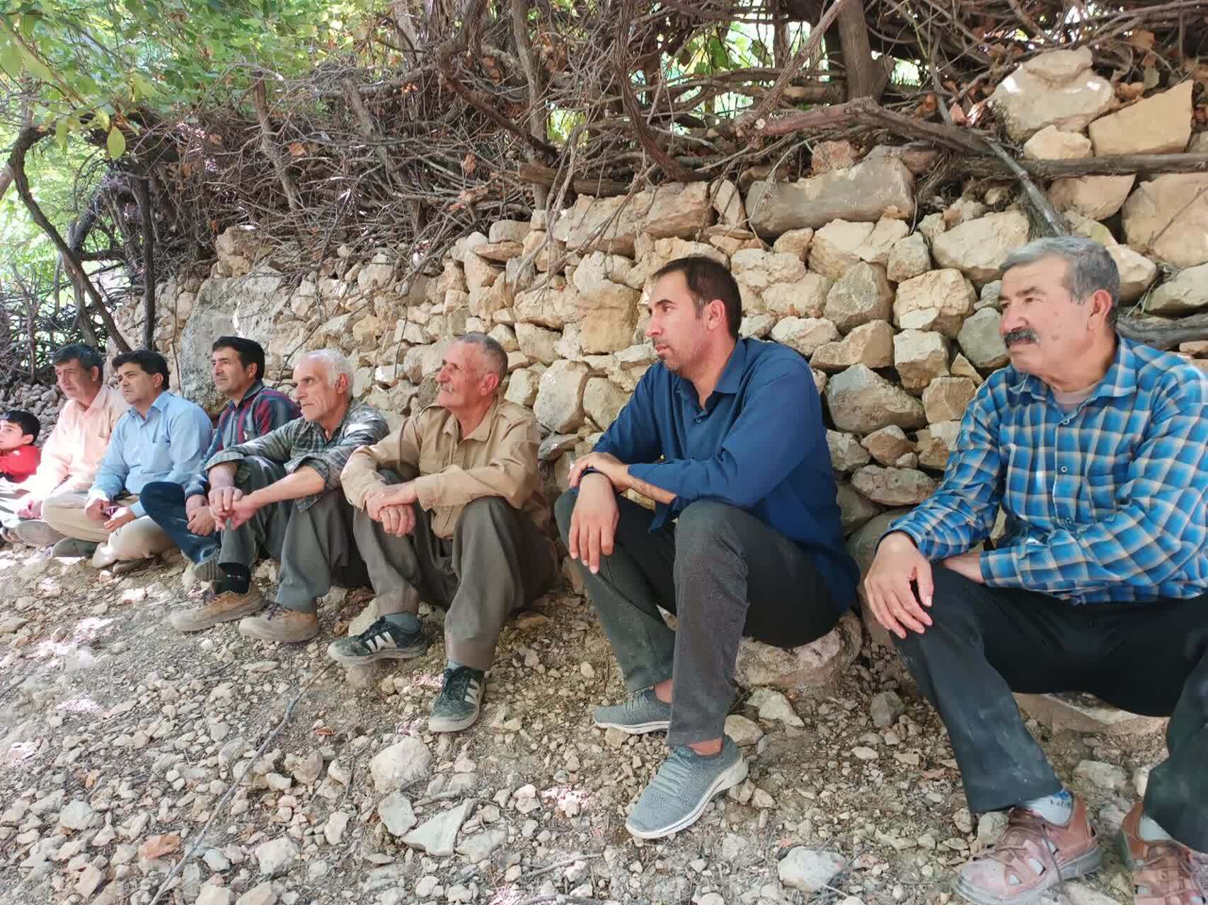 بسیج کشاورزی بویراحمد در کنار باغداران و کشاورزان روستای پراشکفت