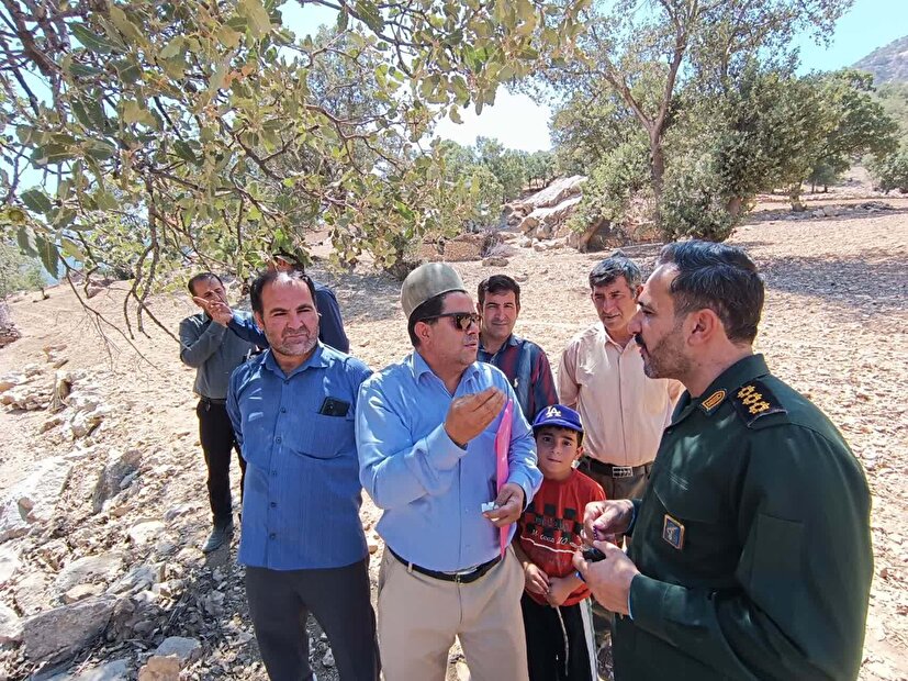بسیج کشاورزی بویراحمد در کنار باغداران و کشاورزان روستای پراشکفت