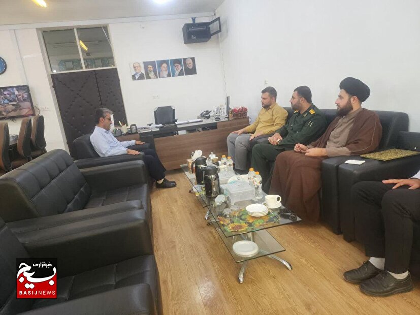 تأکید بر همدلی و هم‌افزایی در دیدار فرمانده سپاه ثارالله خارگ با بخشدار ویژه بخش خارگ