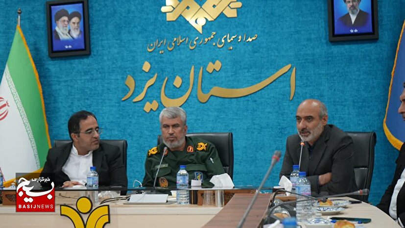 بسیج باید بارهای بر زمین‌مانده رسانه ملی را به دوش بکشد