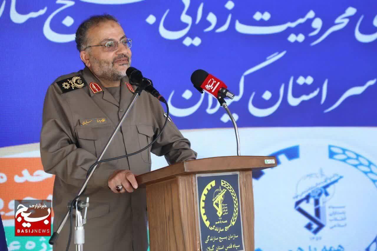 شهید سلیمانی بسیج را به نیرویی پیشرو در عرصه سازندگی و محرومیت‌زدایی تبدیل کرد