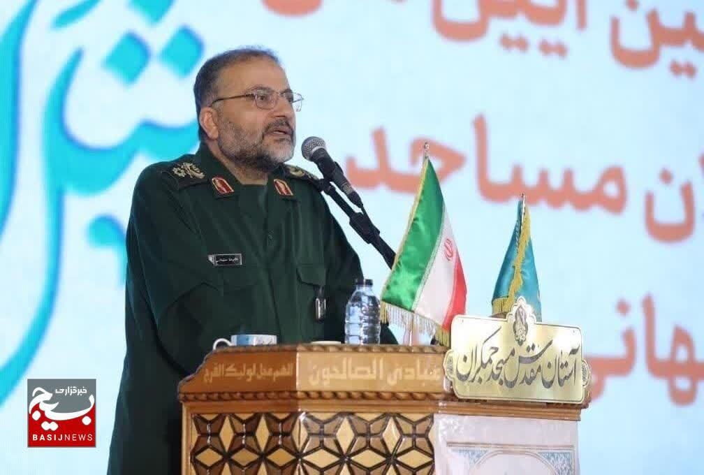 شهید سلیمانی بسیج را به نیرویی پیشرو در عرصه سازندگی و محرومیت‌زدایی تبدیل کرد