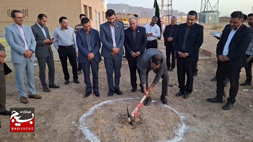کلنگ‌زنی مجتمع ورزشی و چمن مصنوعی دانشگاه فرهنگیان قائنات