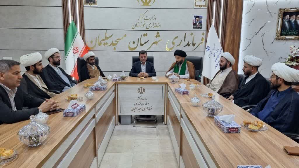 دیدار ائمه جماعت مساجد و فرماندهان پایگاه مقاومت بسیج مسجدسلیمان با فرماندار شهرستان