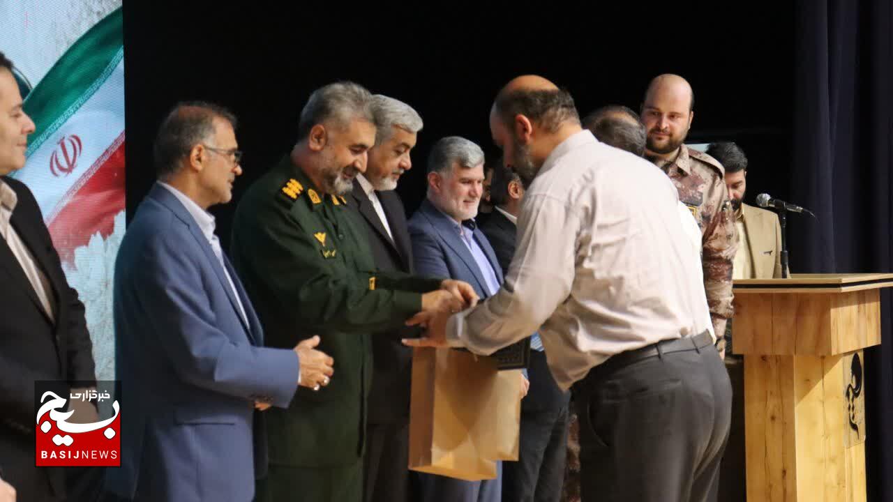 امروز ابرقدرت جهان جمهوری اسلامی ایران است