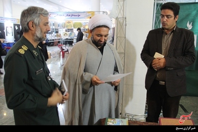 بازدید از نمایشگاه بزرگ قرآنی در شهرکرد