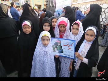 حضور کودکان در اجتماع مدافعان حریم خانواده
