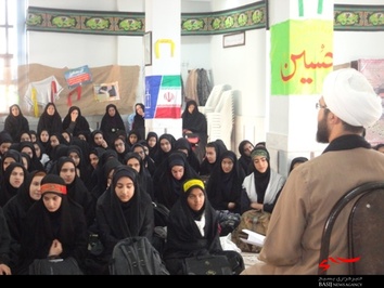 همزمان با هفته بسیج دانش آموزی، یادواره شهدای دانش آموز در شهرستان سامان استان چهارمحال و بختیاری برگزار شد.