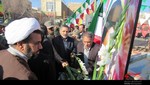 تمثال امام خمینی (ره) در اردستان گلباران شد