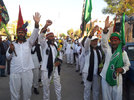 استقبال مردم لردگان ازکاروان پیاده مشهد به کربلا