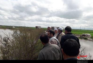 گروه جهادی 25 نفره استان البرز در حال خدمت رسانی به مردم سیل زده گلستان