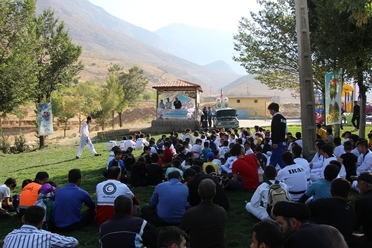 پیاده روی خانوادگی در شهرستان اردل