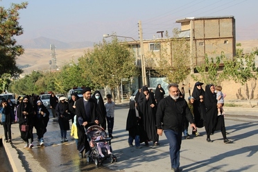 پیاده روی خانوادگی در شهرستان اردل