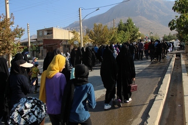 پیاده روی خانوادگی در شهرستان اردل