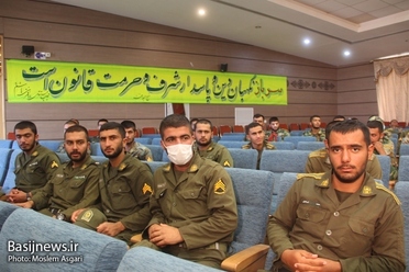 یادواره شهدا و تجلیل از سربازان نمونه در بام ایران