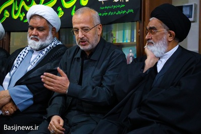 حضور مسئولان استان قم در منزل شهید حسن مختارزاده
عکس از علی بهرامی