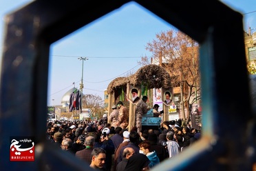 تشییع ۶ شهید گمنام دفاع مقدس در قم
عکس از زهرا صباغی