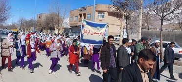 پیاده روی خانوادگی دانش آموزان در اردل