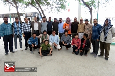 عکس یادگاری زائرین راهیان نور کنگان در سربندر خوزستان