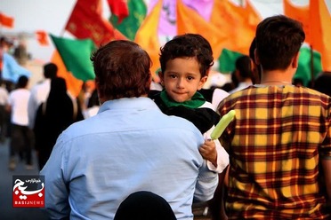 شادپیمایی مردم قم در روز عید غدیر خم
عکس از محمد حسین تقی زاده