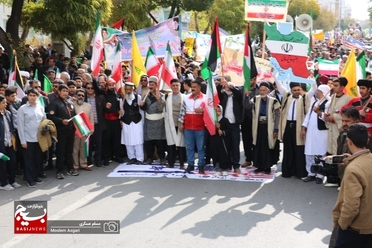 طنین مرگ بر استکبار جهانی در بام ایران