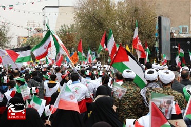 راهپیمایی ۱۳ آبان در قم
عکس از هدی حاج غفاری