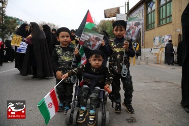 راهپیمایی ۱۳ آبان در قم
عکس از هدی حاج غفاری