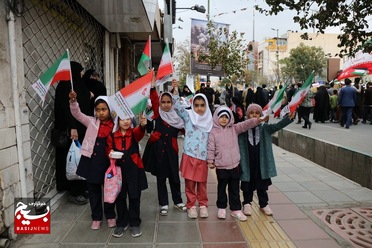 راهپیمایی ۱۳ آبان در قم
عکس از هدی حاج غفاری