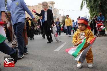 راهپیمایی ۱۳ آبان در قم
عکس از هدی حاج غفاری