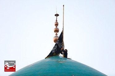 آیین تعویض پرچم گنبد آستان مقدس حضرت موسی مبرقع(ع)
عکس از حسین شاه‌بداغی