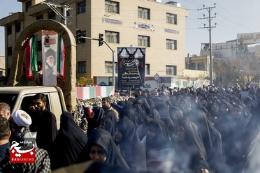 تشییع و خاکسپاری شهید گمنام در بوستان حافظ منطقه نیروگاه قم

عکس از سیدمحمدمهدی قدس‌علوی