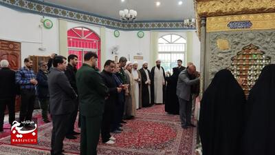 غبار روبی و عطر افشانی گلزار شهدا به مناسبت هفته بسیج در عباس آباد
