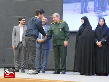 عکس اجتماع دانش آموزی