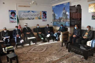جمعی از مدیران مدارس و دانش اموزان با امام جمعه رستاق دیدار کردند