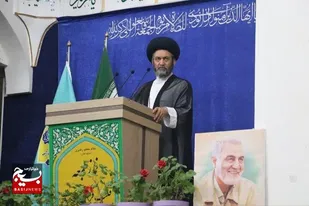 امام خمینی(ره) منجی بزرگ تاریخ ایران است