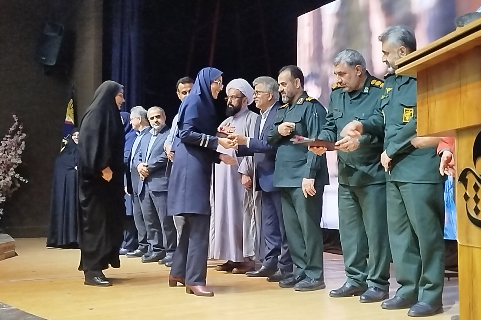 حضرت زینب(س) الگوی زن مسلمان در پرستاری و رهبر نهضت اسلام است