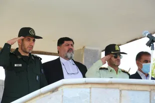 صبحگاه مشترک یگان های نظامی و انتظامی در تکاب برگزار شد